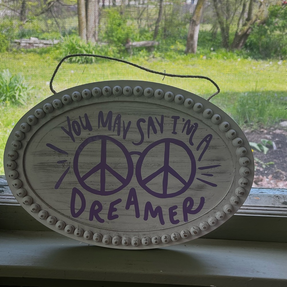 Girl’s Dreamer Sign
